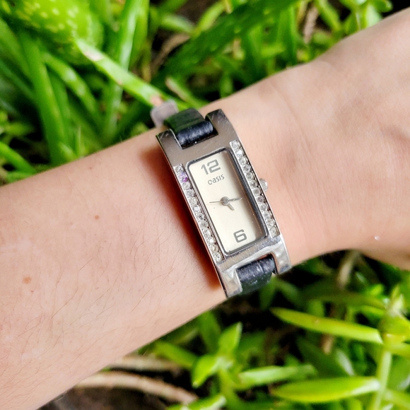 Vintage Genuine Leather Oasis Rhinestone Watch - Picture 3 of 9
